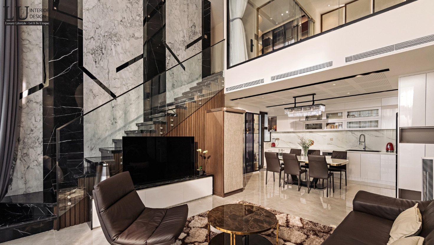 Nội thất căn hộ duplex The View với không gian phòng khách, cầu thang kính và khu vực bếp ăn hiện đại, sang trọng