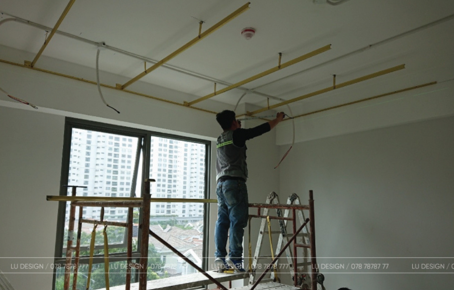 LU Design tiến hành thi công hoàn thiện trần tại công trình biệt thự